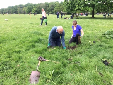Volunteering with Nature's Gym with the FOPC on Palewell Common & Fields